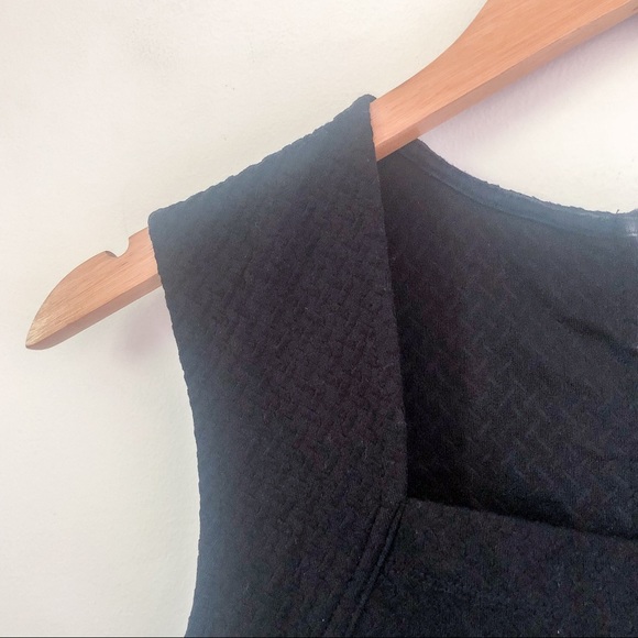 Knitted Cropped Top with Back Zipper Detail - Picture 2 of 4